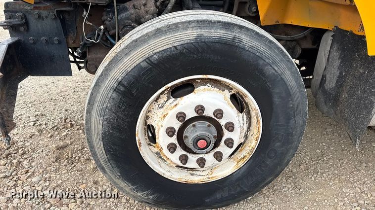 image for item DO2266 2006 International 7400 dump truck