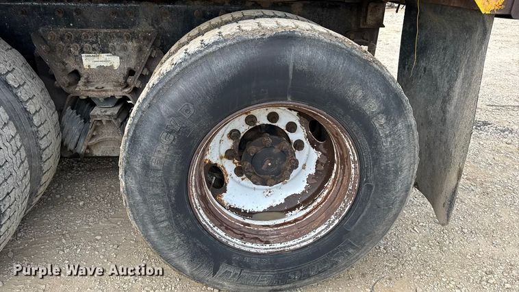 image for item DO2266 2006 International 7400 dump truck