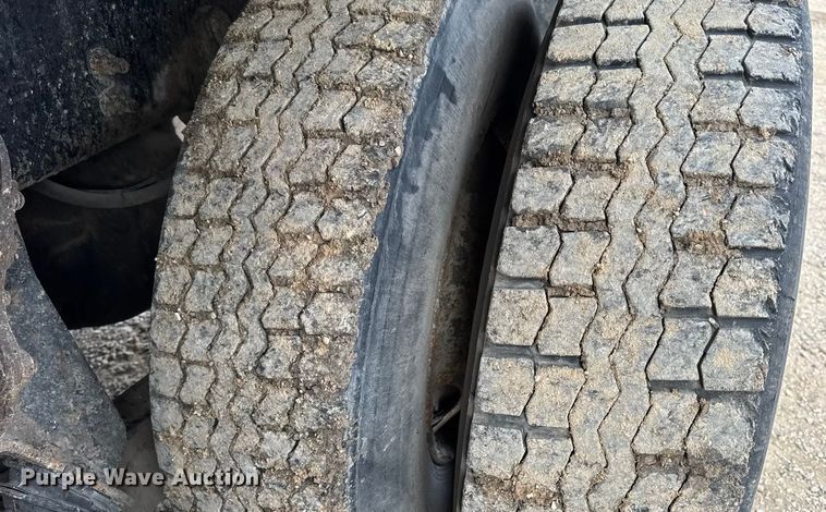 image for item DO2266 2006 International 7400 dump truck