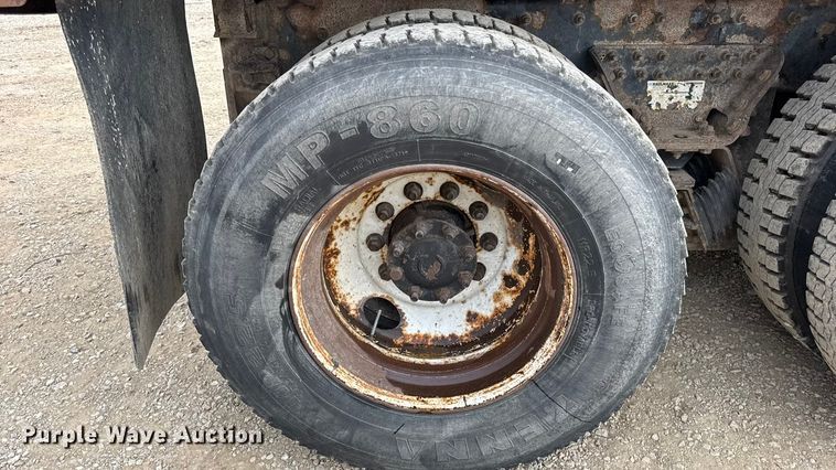 image for item DO2266 2006 International 7400 dump truck