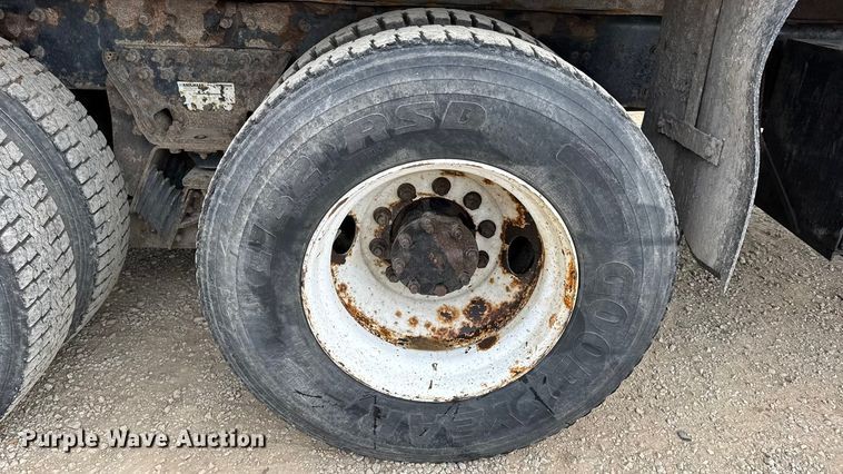 image for item DO2266 2006 International 7400 dump truck