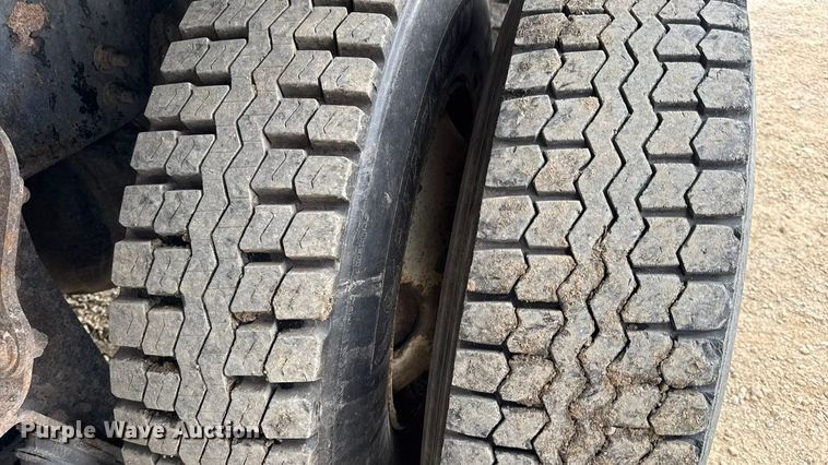 image for item DO2266 2006 International 7400 dump truck