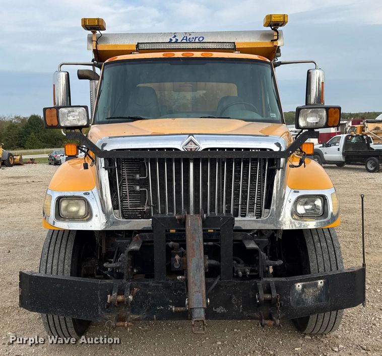 image for item DO2267 2006 International 7400 dump truck