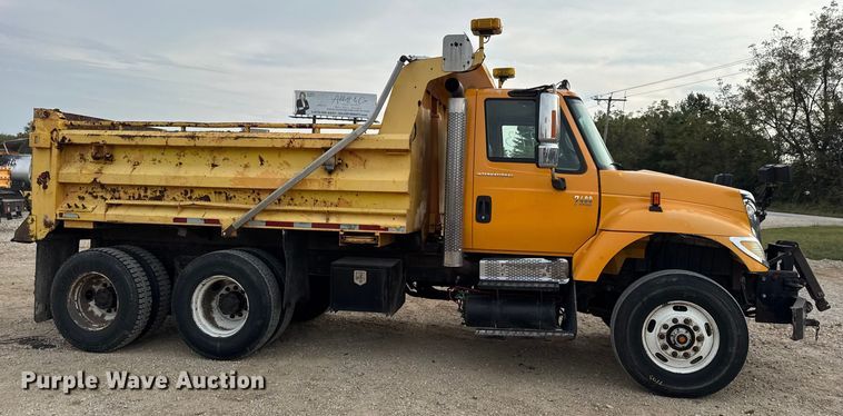 image for item DO2267 2006 International 7400 dump truck