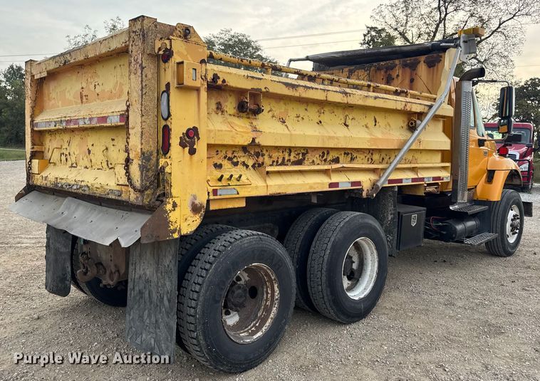 image for item DO2267 2006 International 7400 dump truck