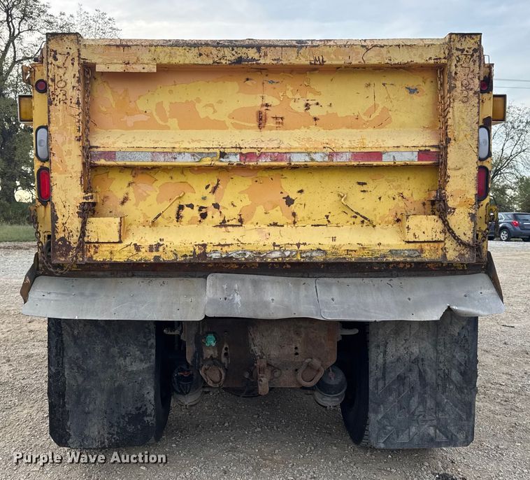 image for item DO2267 2006 International 7400 dump truck