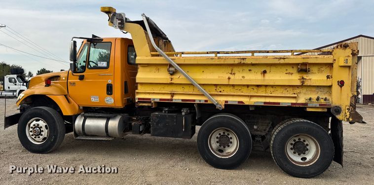 image for item DO2267 2006 International 7400 dump truck