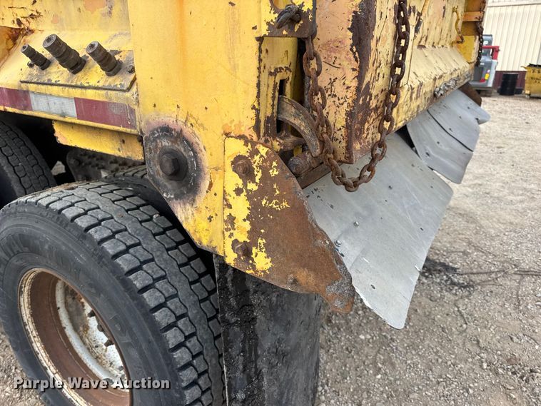 image for item DO2267 2006 International 7400 dump truck