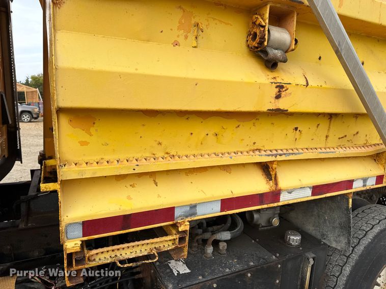 image for item DO2267 2006 International 7400 dump truck