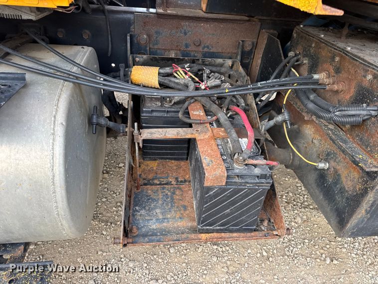 image for item DO2267 2006 International 7400 dump truck