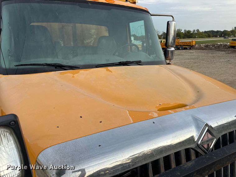 image for item DO2267 2006 International 7400 dump truck