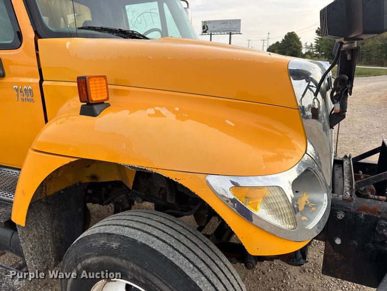 image for item DO2267 2006 International 7400 dump truck