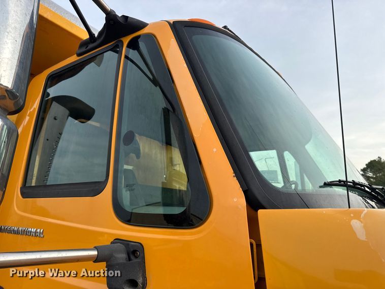 image for item DO2267 2006 International 7400 dump truck
