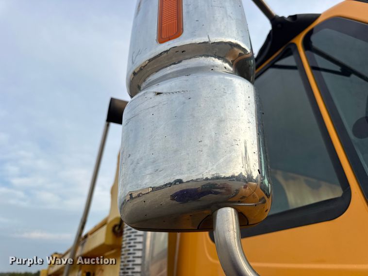 image for item DO2267 2006 International 7400 dump truck