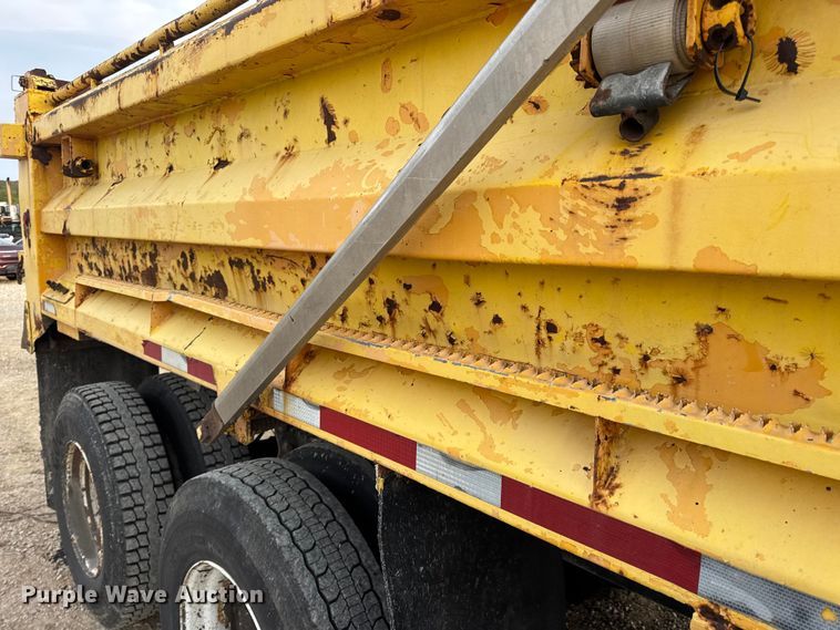image for item DO2267 2006 International 7400 dump truck