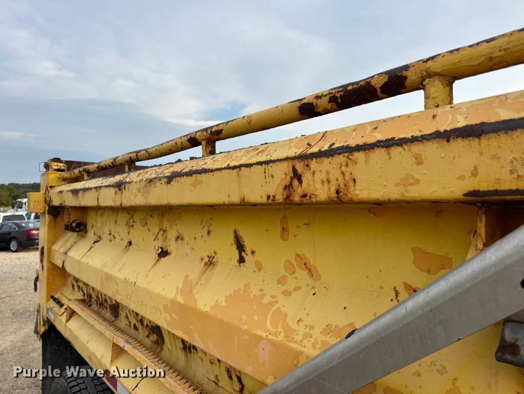 image for item DO2267 2006 International 7400 dump truck