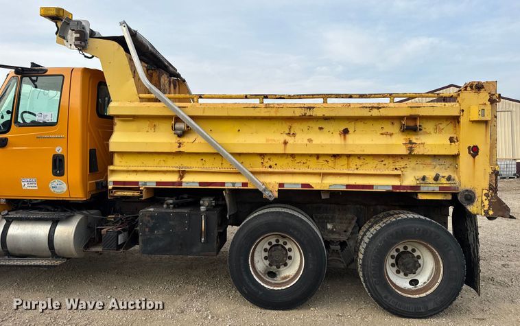 image for item DO2267 2006 International 7400 dump truck