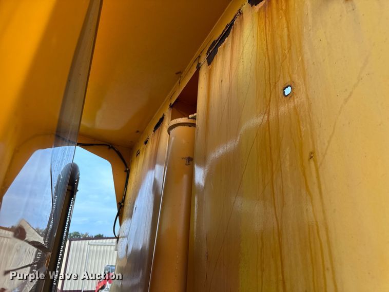 image for item DO2267 2006 International 7400 dump truck