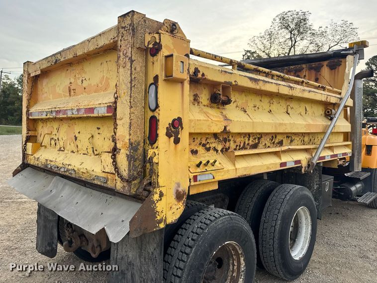 image for item DO2267 2006 International 7400 dump truck