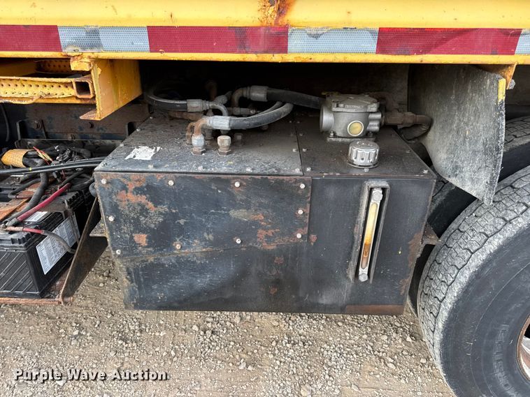 image for item DO2267 2006 International 7400 dump truck