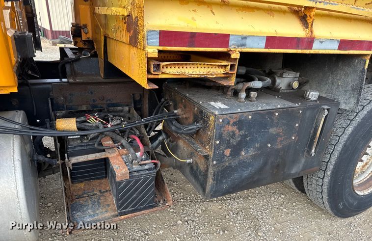 image for item DO2267 2006 International 7400 dump truck