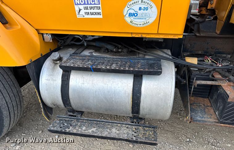 image for item DO2267 2006 International 7400 dump truck