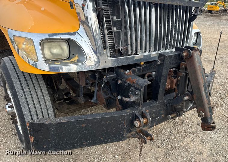 image for item DO2267 2006 International 7400 dump truck