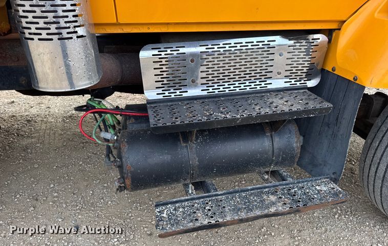 image for item DO2267 2006 International 7400 dump truck