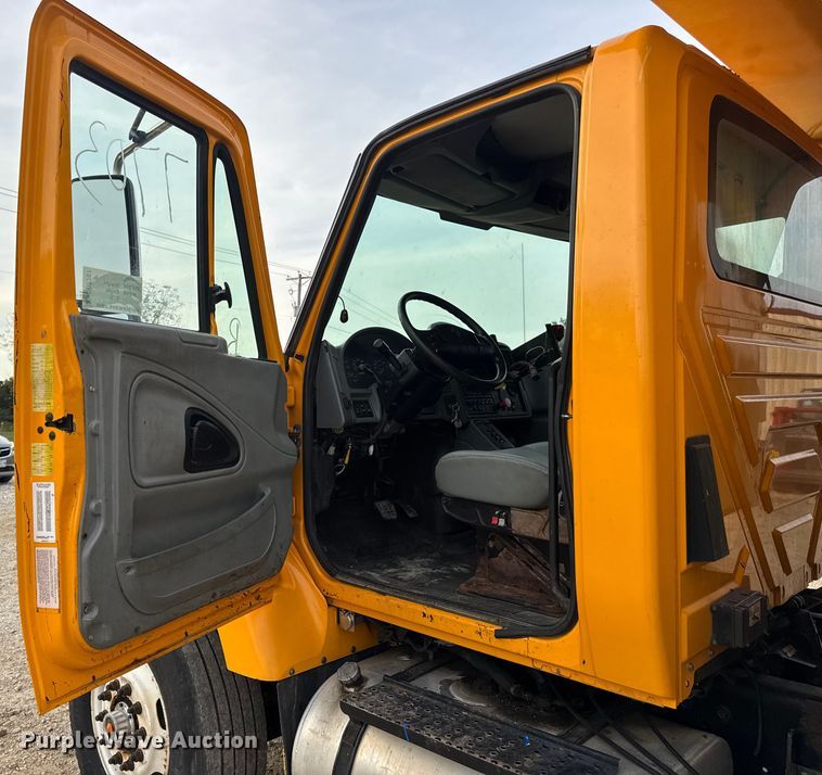 image for item DO2267 2006 International 7400 dump truck