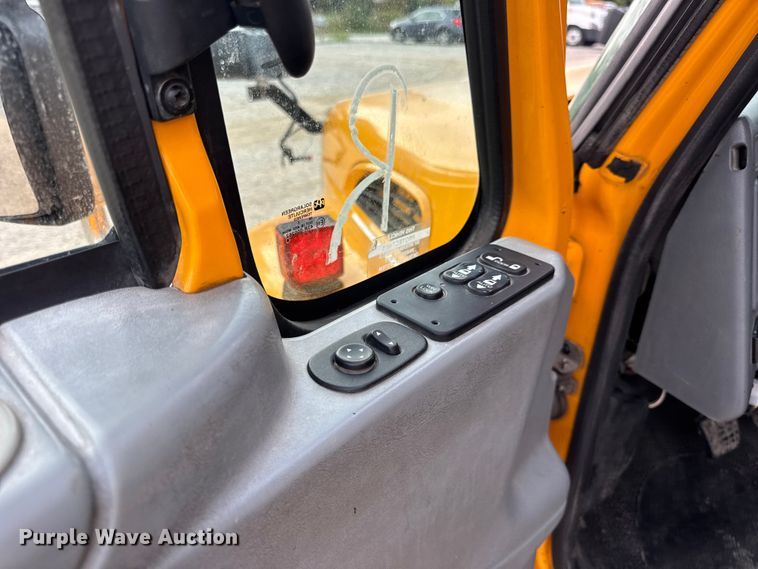 image for item DO2267 2006 International 7400 dump truck