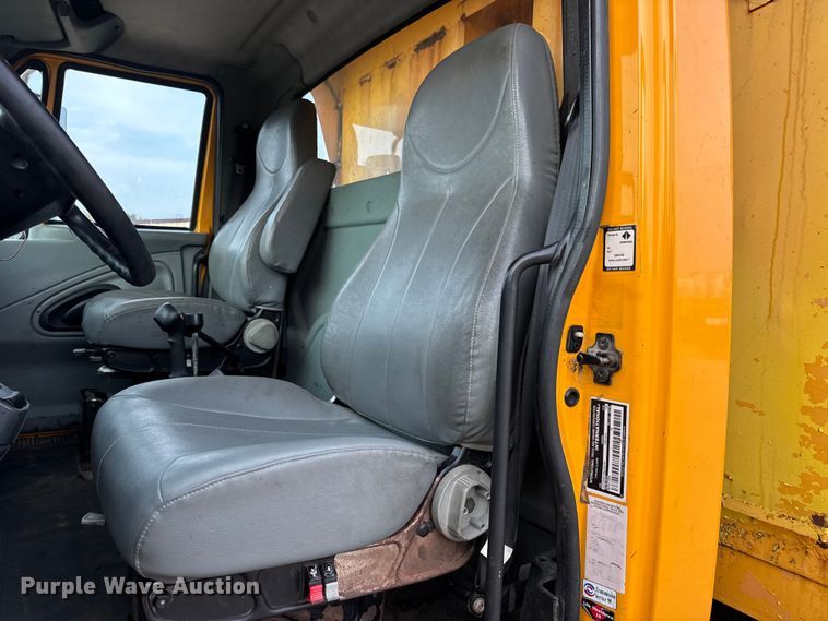 image for item DO2267 2006 International 7400 dump truck