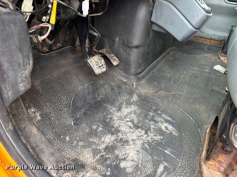 image for item DO2267 2006 International 7400 dump truck