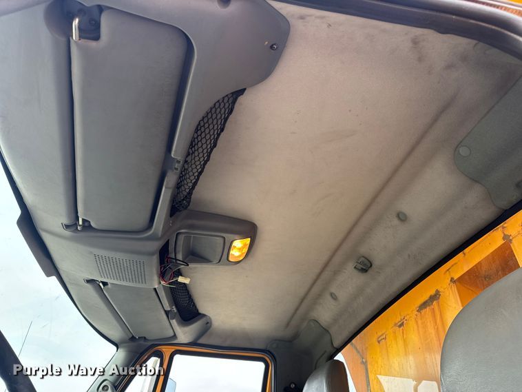 image for item DO2267 2006 International 7400 dump truck