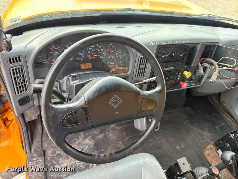 image for item DO2267 2006 International 7400 dump truck