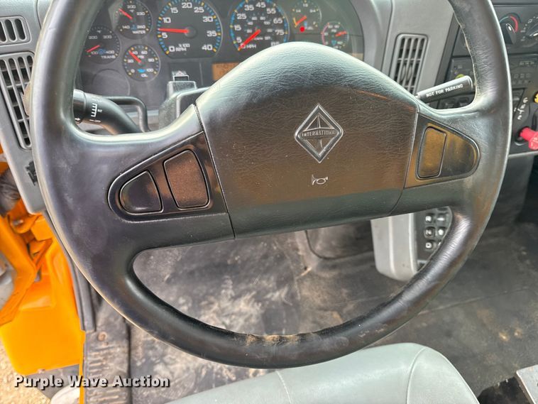 image for item DO2267 2006 International 7400 dump truck