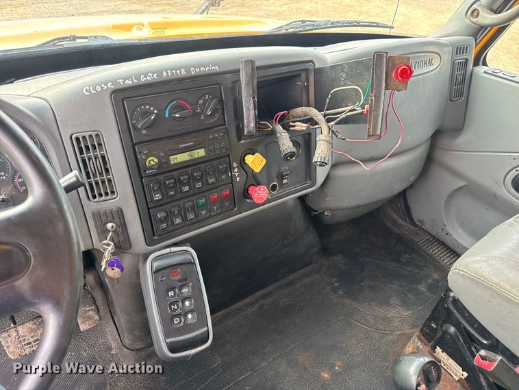 image for item DO2267 2006 International 7400 dump truck