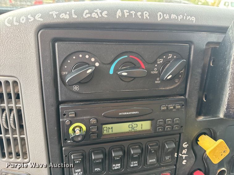 image for item DO2267 2006 International 7400 dump truck