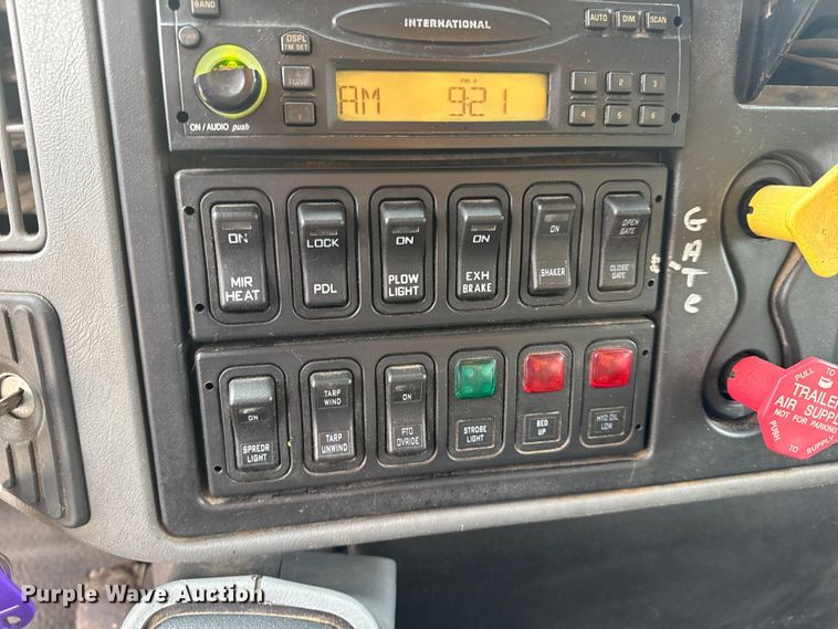 image for item DO2267 2006 International 7400 dump truck