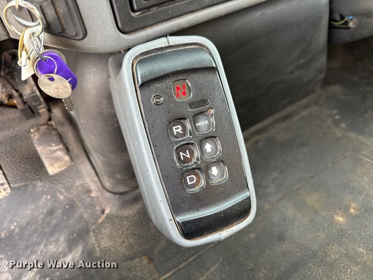 image for item DO2267 2006 International 7400 dump truck