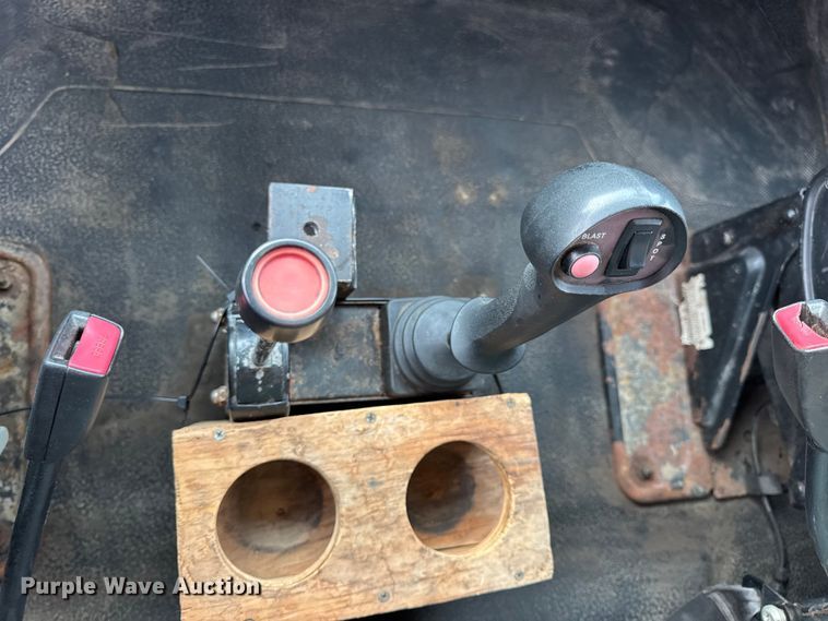 image for item DO2267 2006 International 7400 dump truck