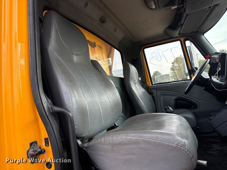 image for item DO2267 2006 International 7400 dump truck