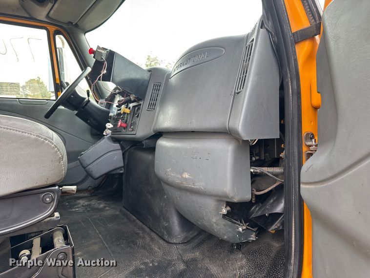 image for item DO2267 2006 International 7400 dump truck