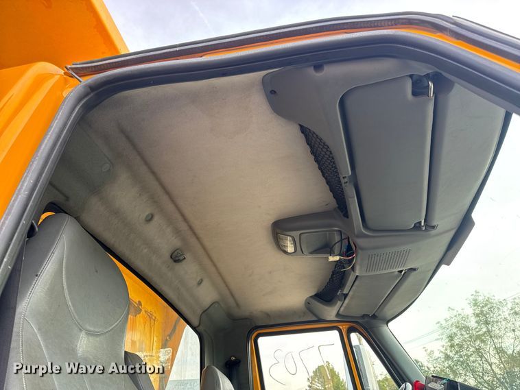 image for item DO2267 2006 International 7400 dump truck