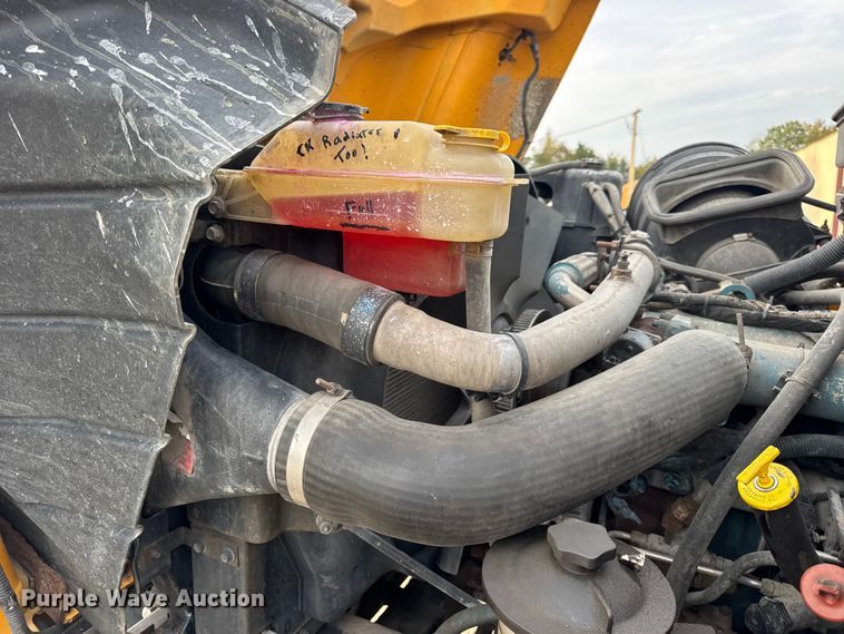 image for item DO2267 2006 International 7400 dump truck