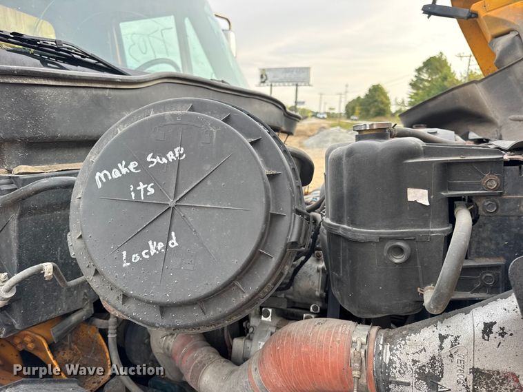 image for item DO2267 2006 International 7400 dump truck