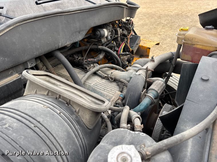 image for item DO2267 2006 International 7400 dump truck