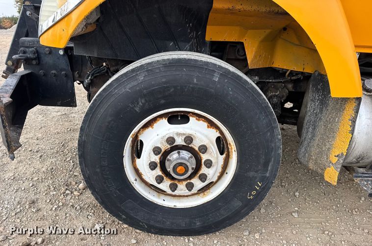 image for item DO2267 2006 International 7400 dump truck