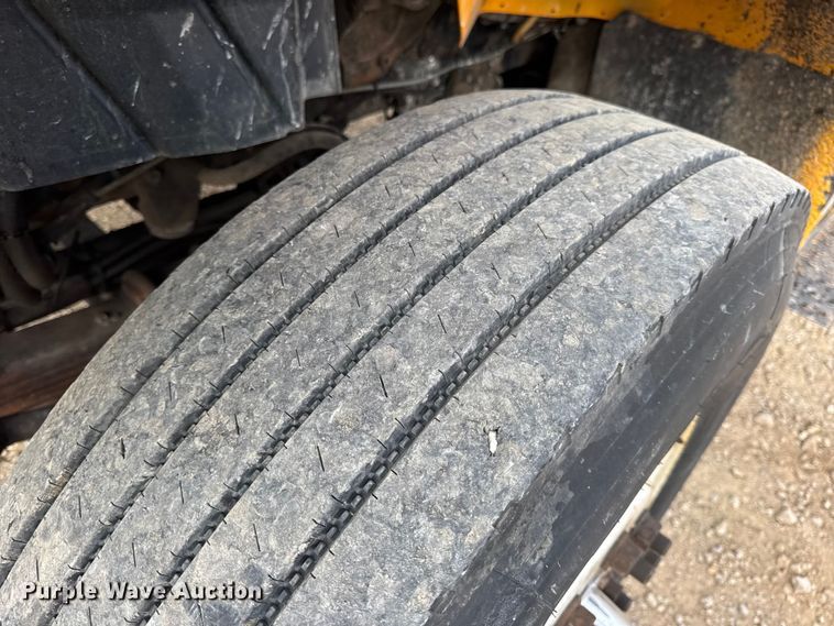 image for item DO2267 2006 International 7400 dump truck