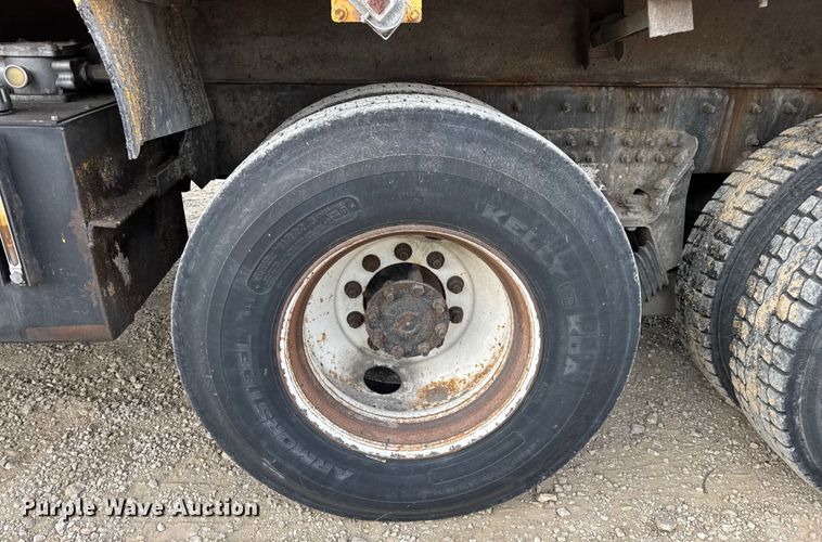 image for item DO2267 2006 International 7400 dump truck