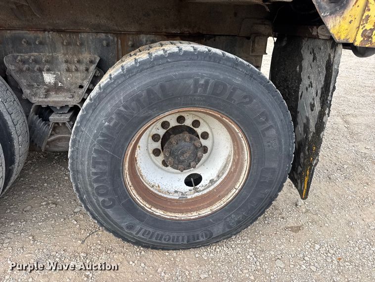 image for item DO2267 2006 International 7400 dump truck